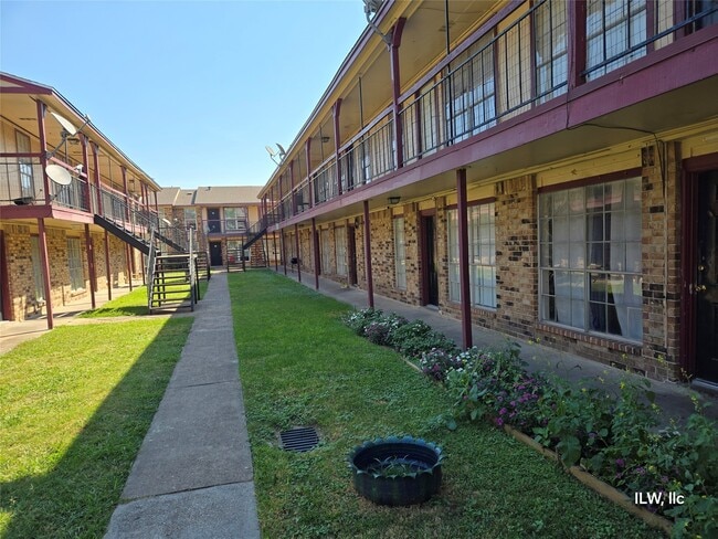 Foto del edificio - 830 Victoria Dr