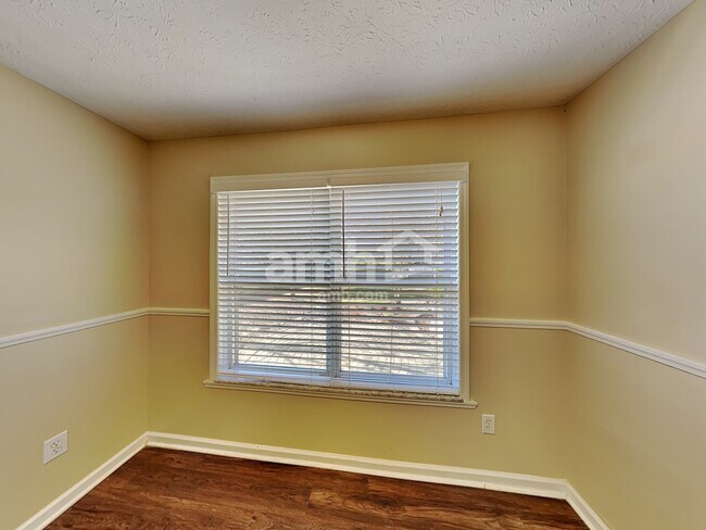 Foto del edificio - 45 Fieldcrest Dr