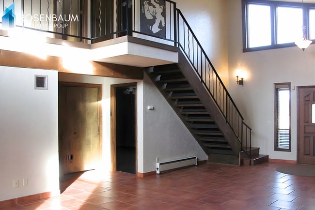 Building Photo - 2550 Love Ln