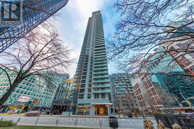 Photo du bâtiment - 300 Front St W