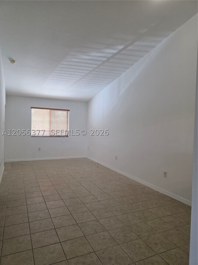 Foto del edificio - 3415 NE 9th Dr