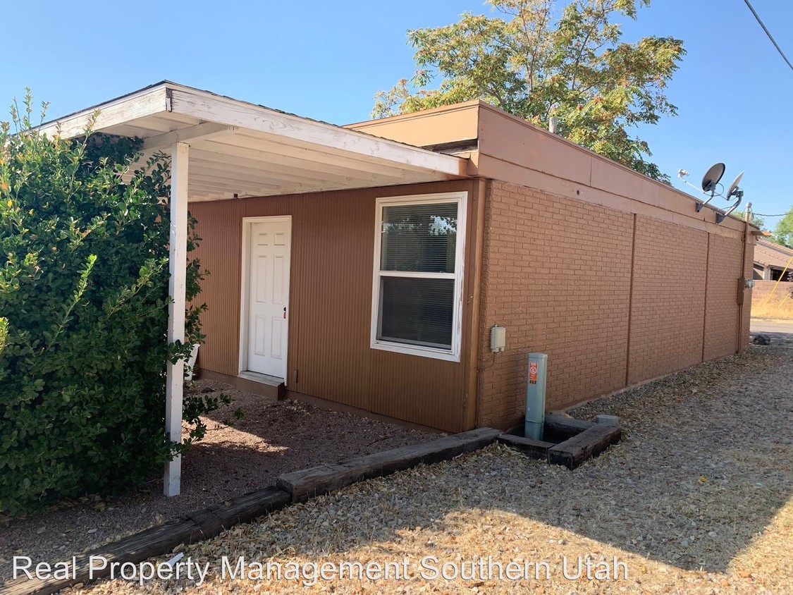 Primary Photo - 2 br, 1 bath House - 454 E 700 S Apt A