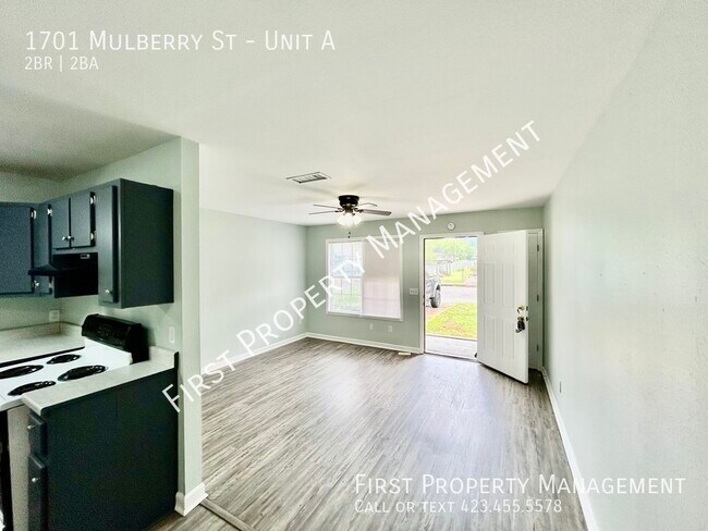Building Photo - Close to Downtown! 2/1.5 Duplex: Central A...
