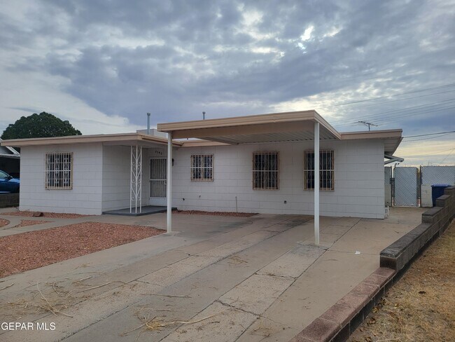 Building Photo - 6540 Cheyenne Trail