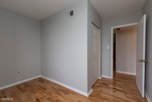 Building Photo - 7057 Cresheim Rd