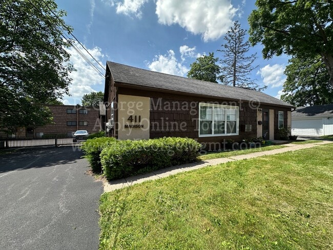 Building Photo - 2 Bedroom 1 Bath Ranch Apartment Home with washer dryer hookups for rent in Newark, NY