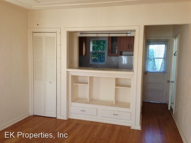 Foto del edificio - 215-221 Lolita St