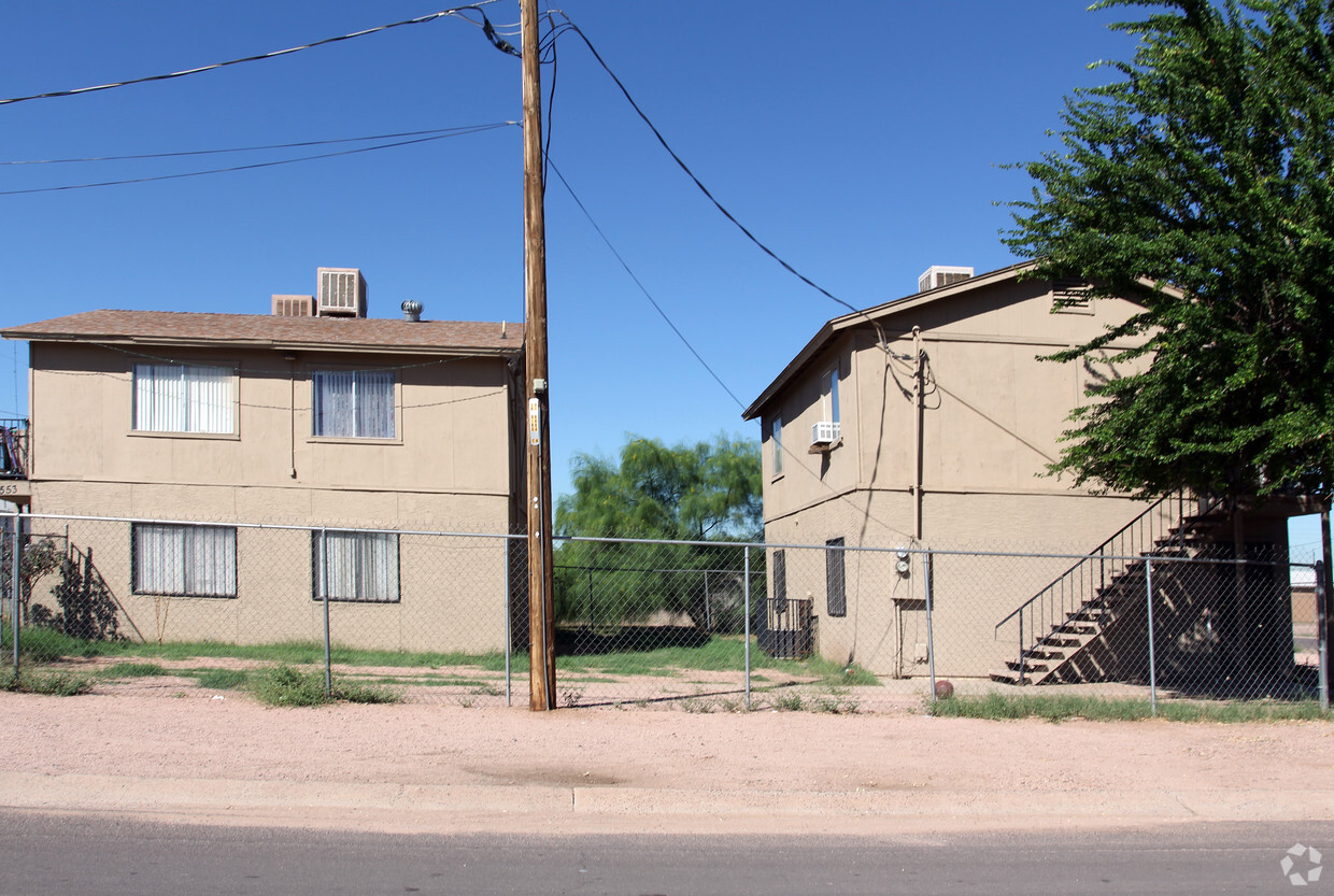 Foto del edificio - Pueblo Apartments