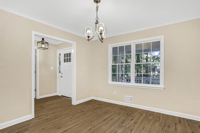 Foto del edificio - 492 Summit Ridge Dr