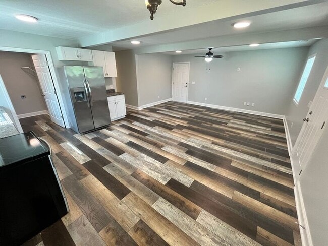 Building Photo - 338 N Blakemore Ave