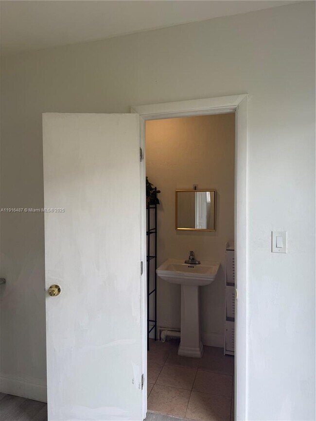 Foto del edificio - 2870 NW 19th St