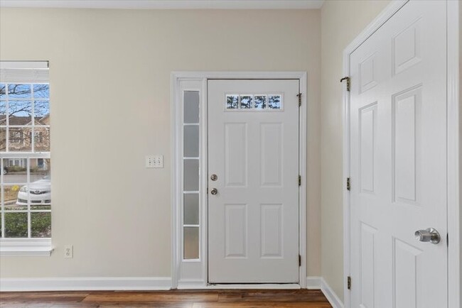 Foto del edificio - NE Raleigh Townhome For Rent