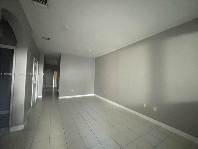 Building Photo - 1692 SE 29th Ct