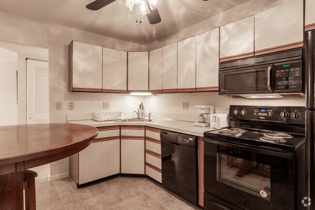 Kitchen - Country Walk Apartments
