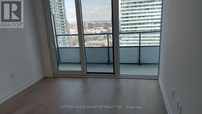 Photo du bâtiment - 448 Burnhamthorpe Rd W