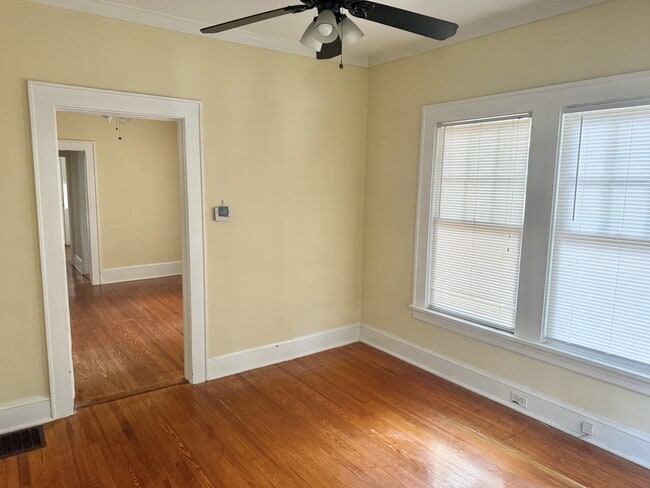 Building Photo - 1529 Thomas Ave