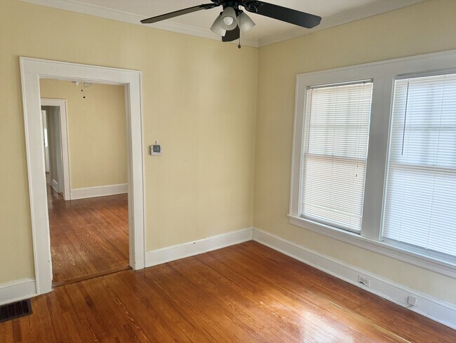 Foto del edificio - 1529 Thomas Ave