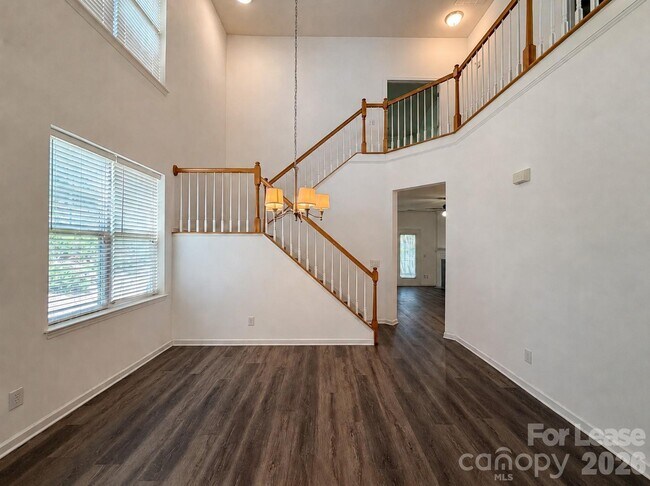 Building Photo - 10968 Princeton Village Dr