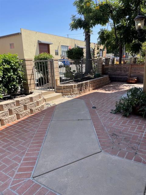 Foto del edificio - 415 N Cedros Ave