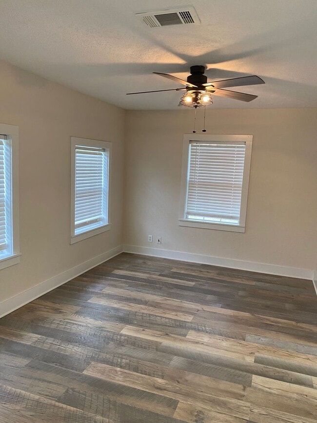 Foto del edificio - 3429 3rd St