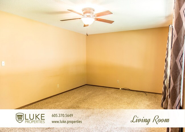 Building Photo - 3 Bedroom, 3 Bathroom, West Side Rental!