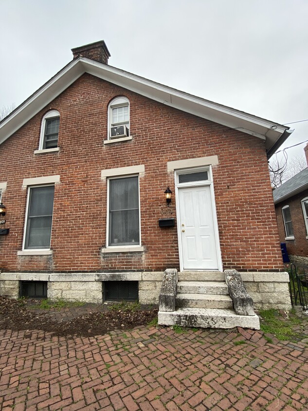 front door - 805 S 3rd St