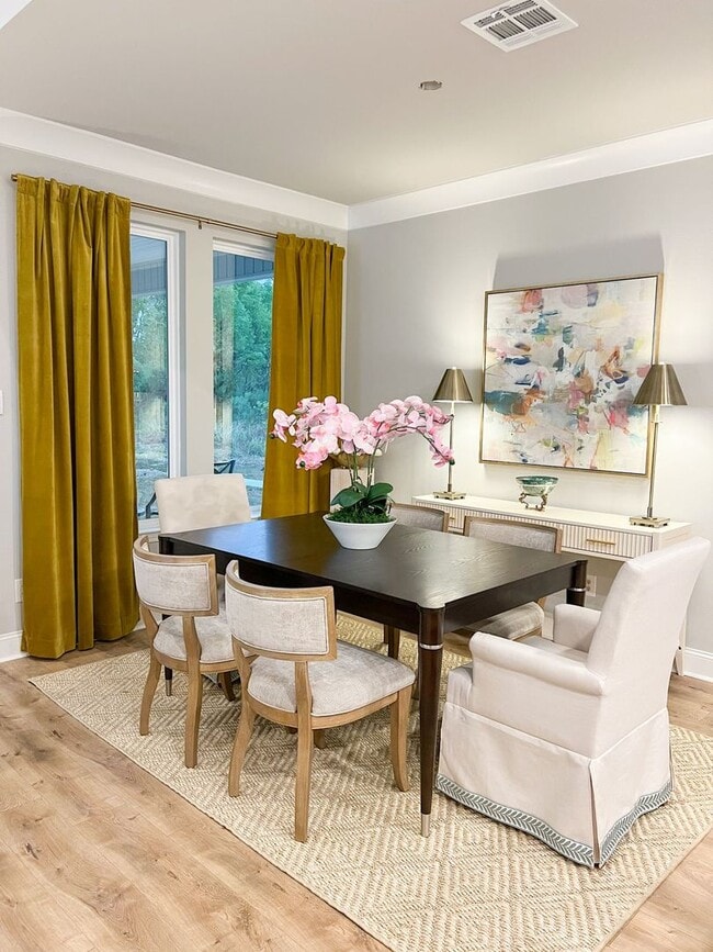 Building Photo - 132 Belle Fontaine Dr