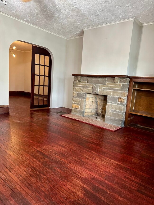 Living Room - 784 Carpenter St