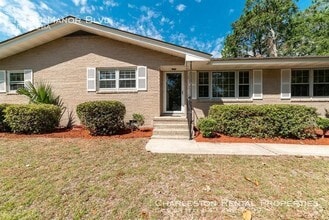 Building Photo - 1334 Manor Blvd
