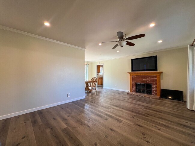Building Photo - 675 Webber St