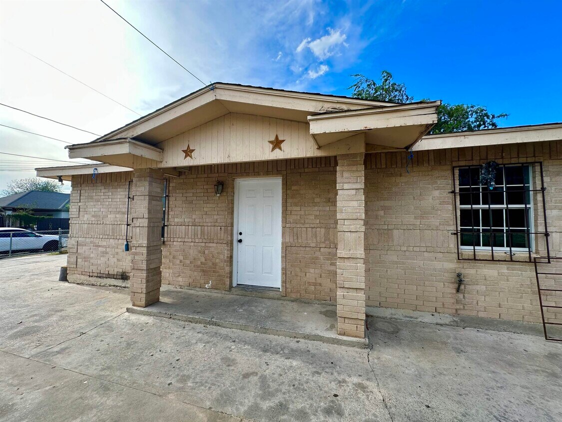 Foto principal - 3703 Flores Ave