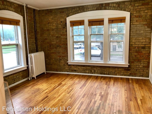Building Photo - 203 E 19th St