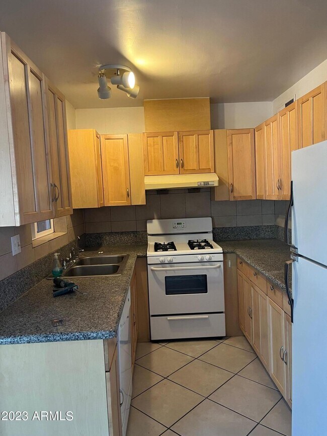 Building Photo - 4019 N 24th Ave