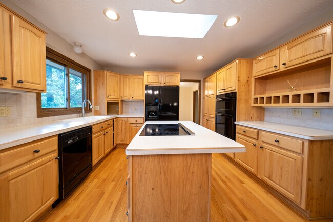 Building Photo - 13133 Hallmark Ct