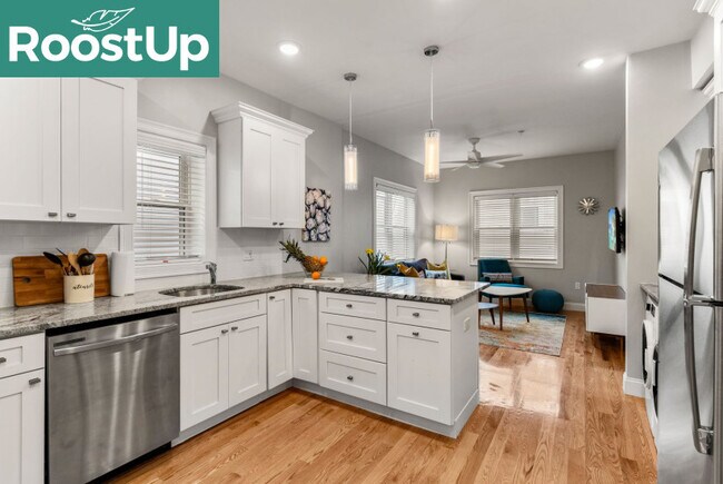 Foto del edificio - Furnished Bedroom with Private Bath in South Boston