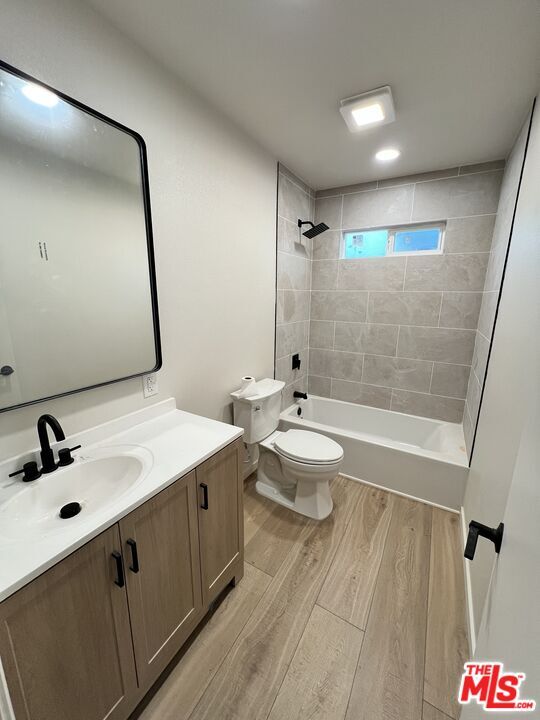 Foto del edificio - 767 Bennett Ave