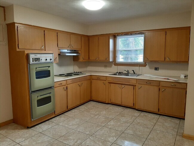 Foto del edificio - 3 Bedroom home in Southeast Springfield fo...
