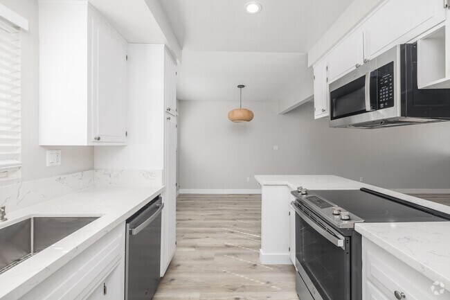 2 habitaciones, 2 baños - 960 pies cuadrados - Cocina - 1308 Agate St