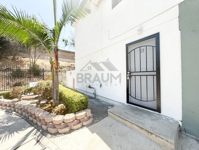Foto del edificio - 15634 Leadwell St