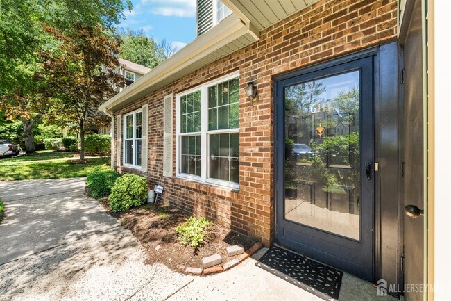Foto del edificio - 6111 Cedar Ct