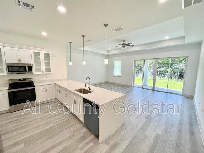 Foto del edificio - 18024 Placid Ave