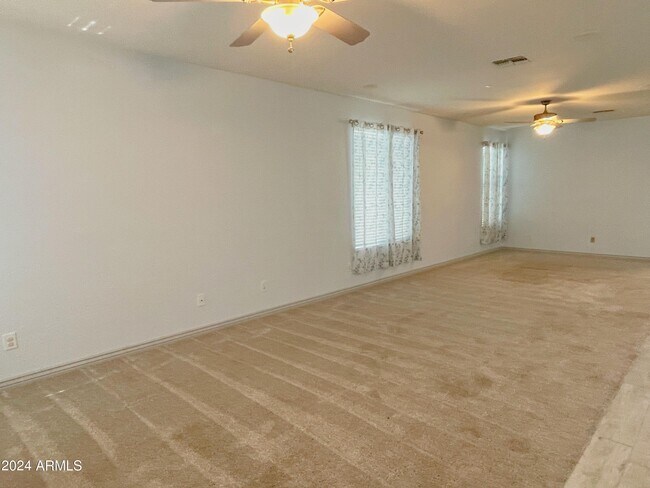 Foto del edificio - 40885 N Arbor Ave