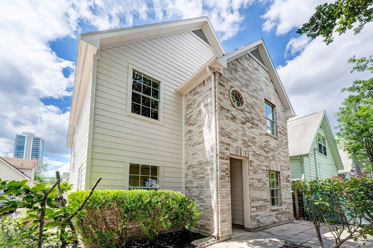 Foto principal - 2802 Austin St