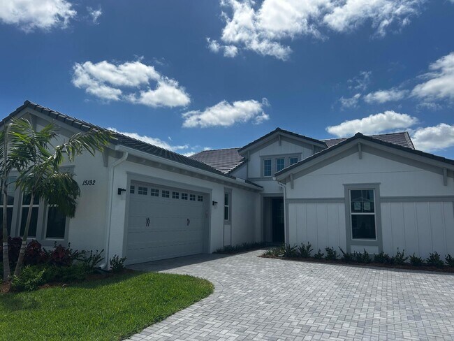 Foto del edificio - 15192 Wildwood Cir