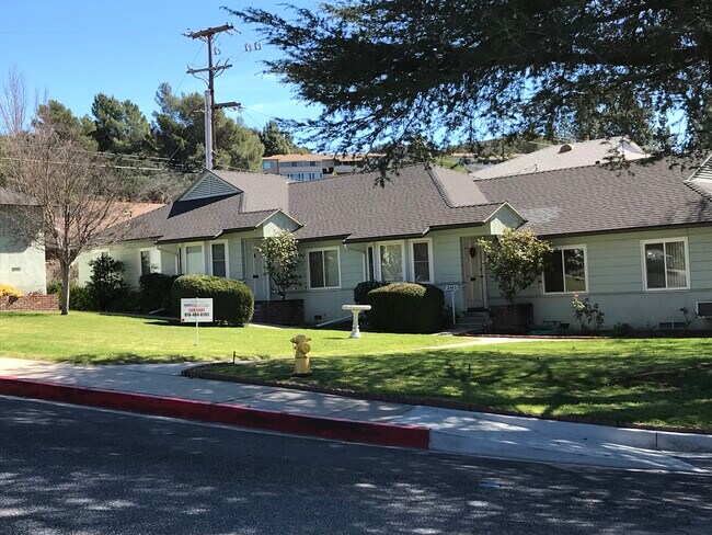 Triplex with Laundry & Garage - 3643 Stancrest Dr