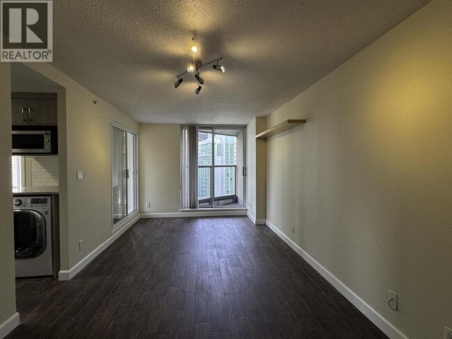 Building Photo - 1166 Melville St