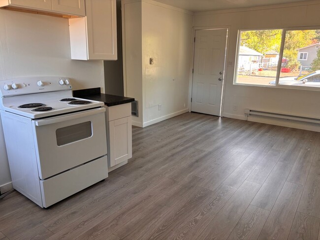 Building Photo - R144