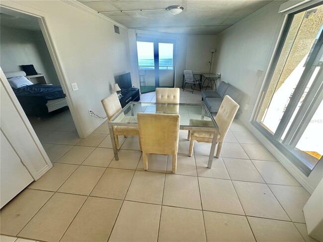 Building Photo - 6009 Sea Ranch Dr