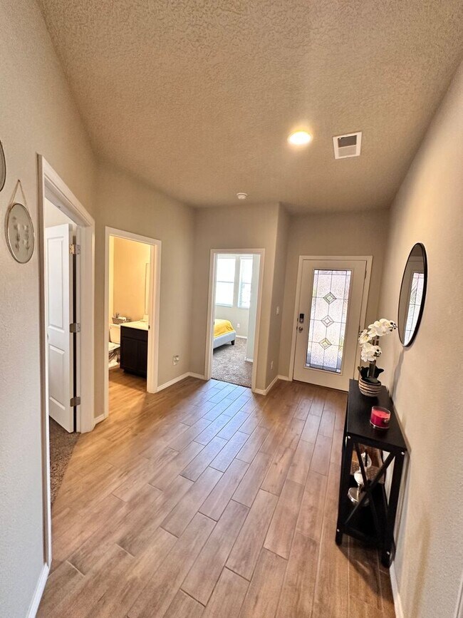 Building Photo - Move in Special! 4 Bedroom 3 Bathroom with...