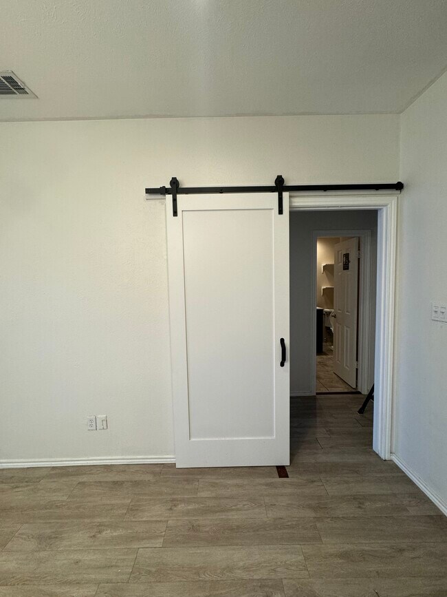 Foto del edificio - 5100 Verde Valley Ln